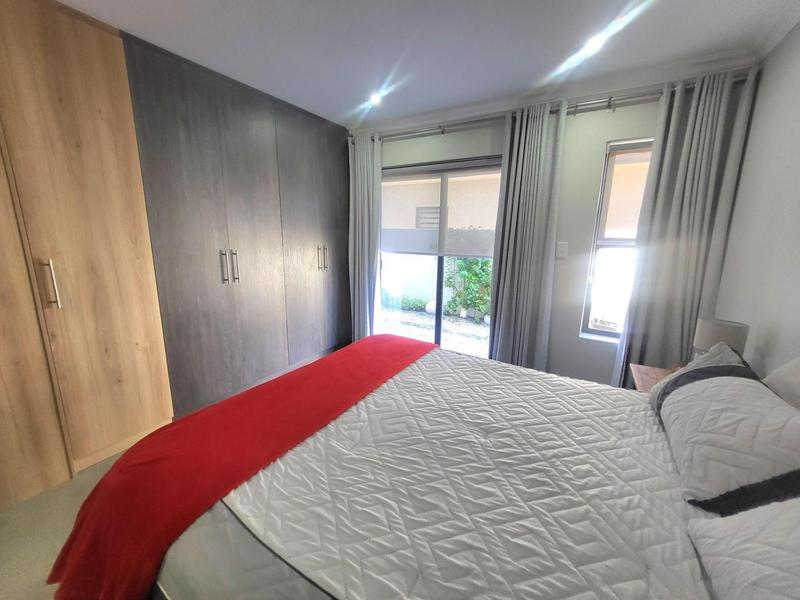 6 Bedroom Property for Sale in Sunset Estate Western Cape